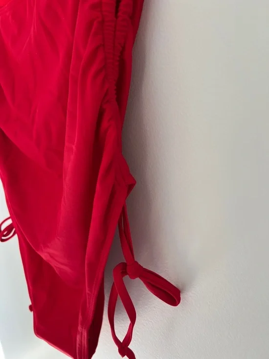 Fashion Nova Ellie Ruched One-Piece Swimsuit Style# ZD22064 Red NWT Size M - Picture 11 of 13